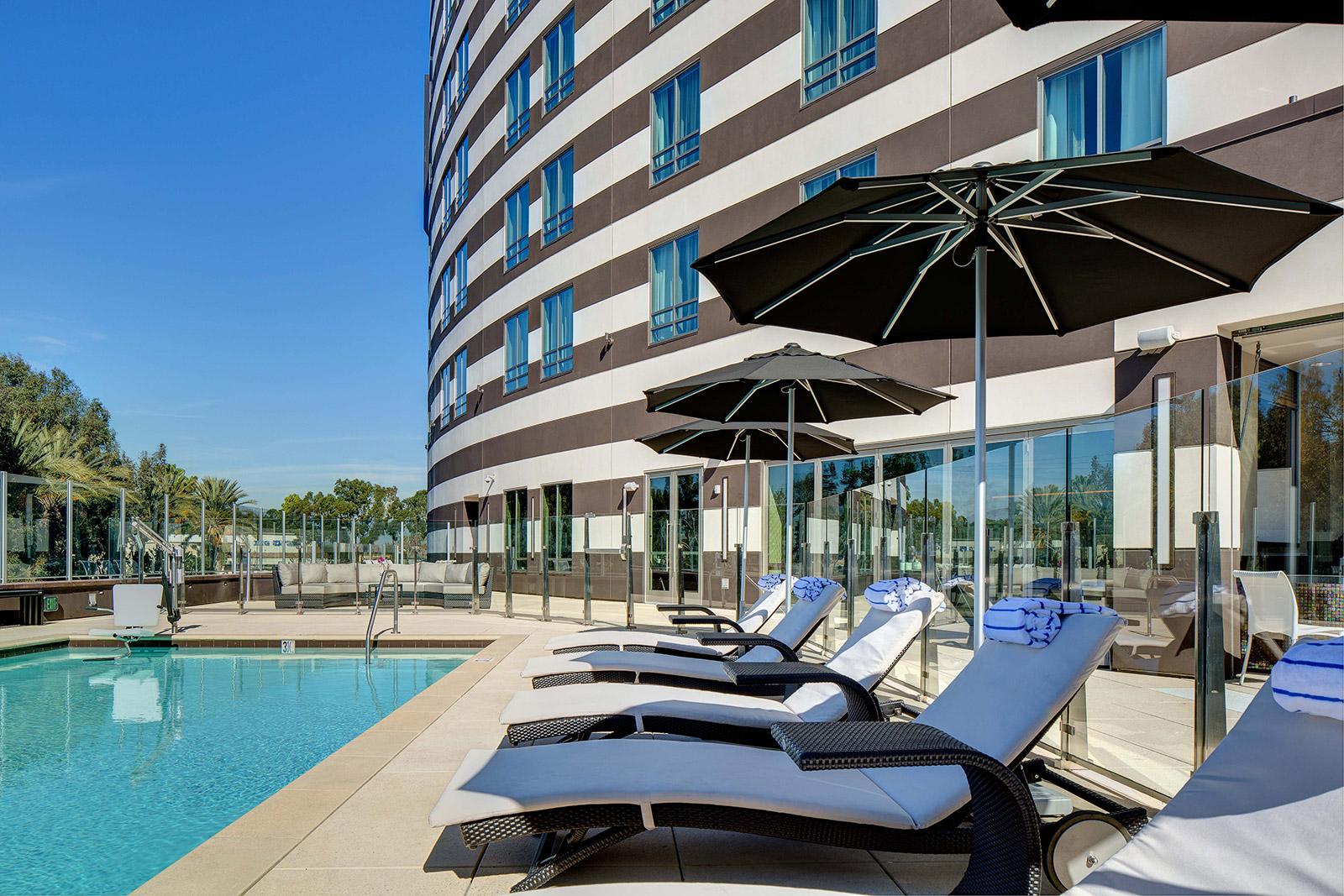 Hotel Parkwest Bicycle Casino Bell Gardens Esterno foto