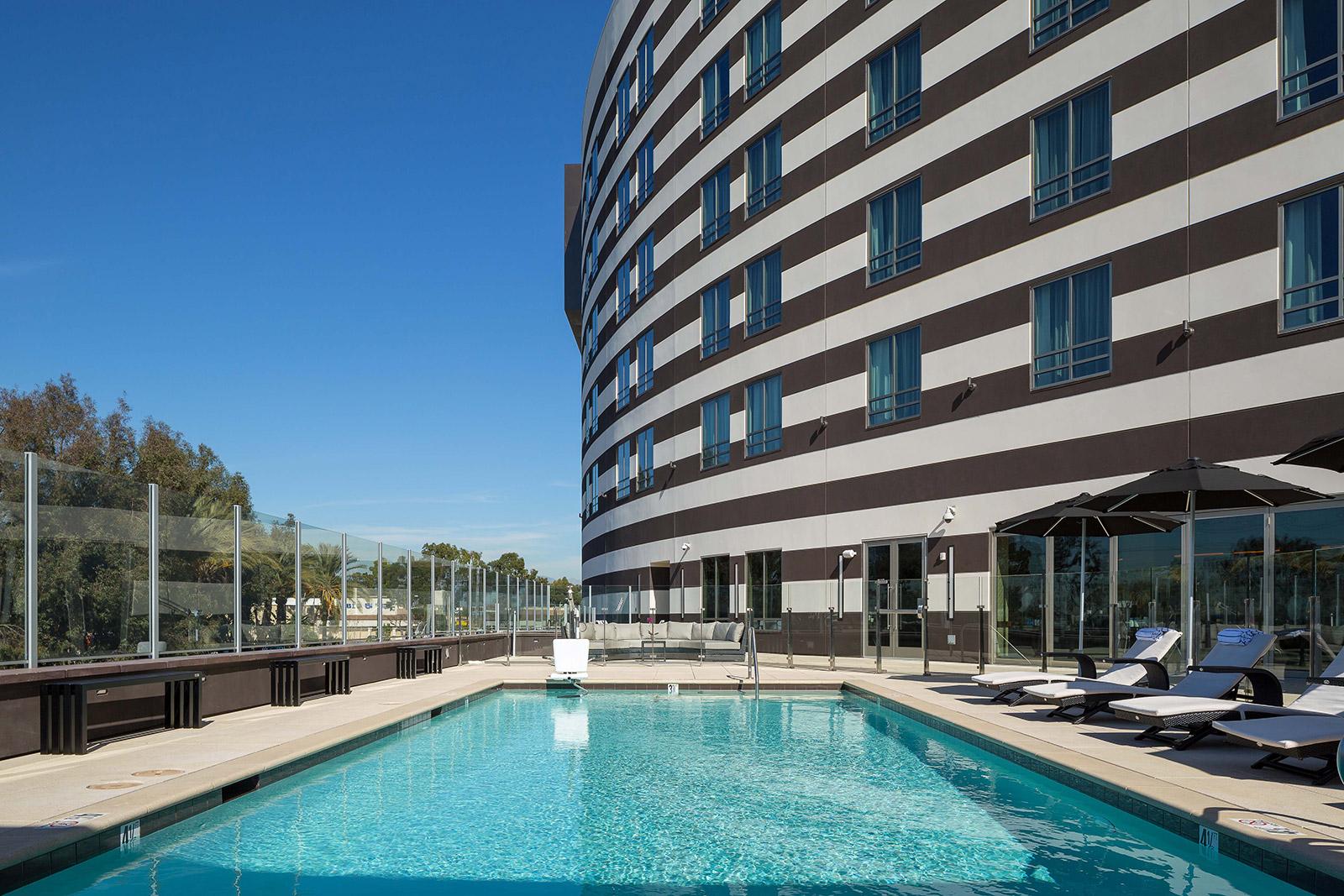 Hotel Parkwest Bicycle Casino Bell Gardens Esterno foto