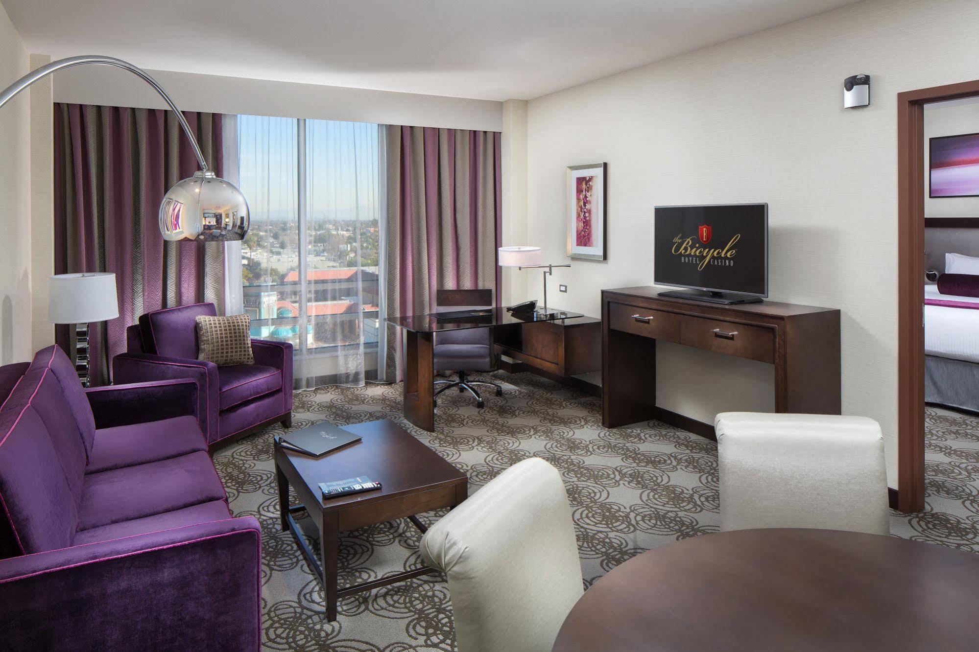 Hotel Parkwest Bicycle Casino Bell Gardens Esterno foto