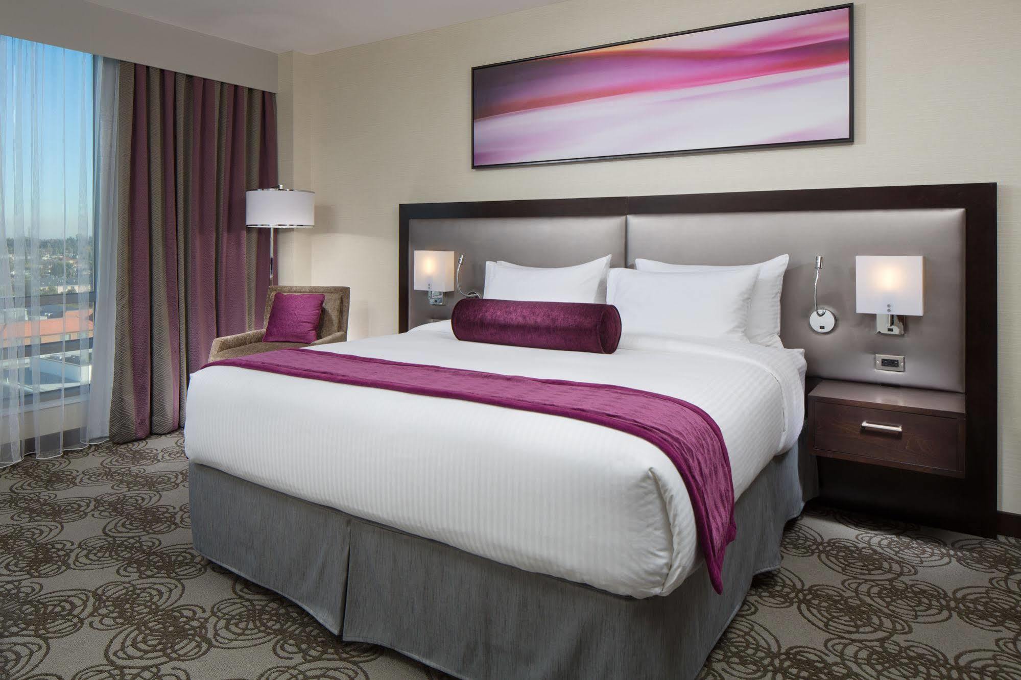 Hotel Parkwest Bicycle Casino Bell Gardens Esterno foto