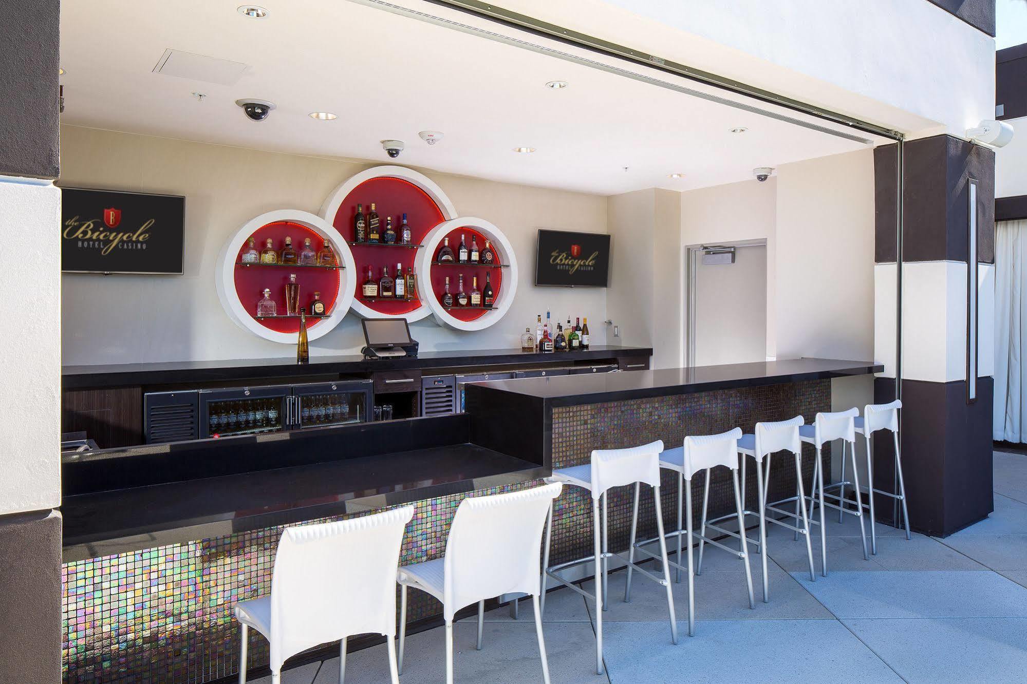Hotel Parkwest Bicycle Casino Bell Gardens Esterno foto