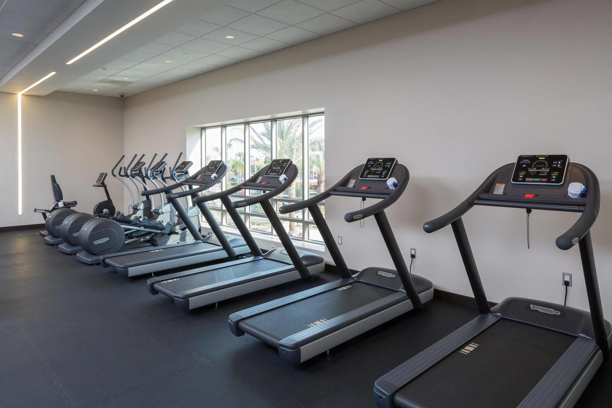 Hotel Parkwest Bicycle Casino Bell Gardens Esterno foto