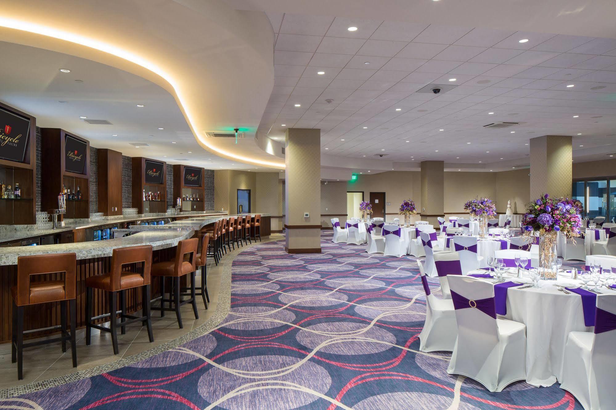 Hotel Parkwest Bicycle Casino Bell Gardens Esterno foto