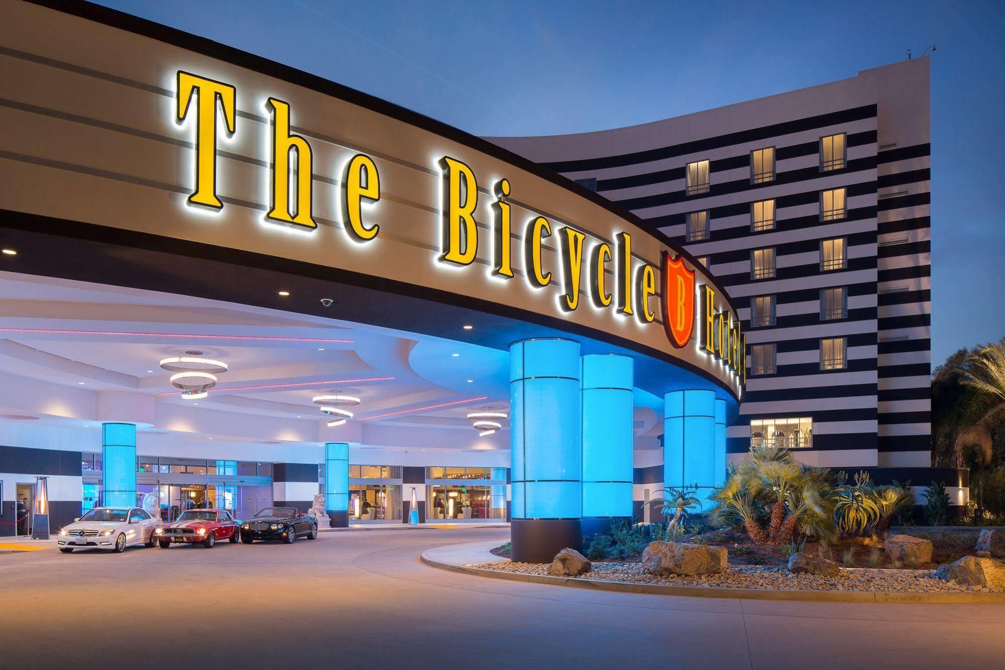 Hotel Parkwest Bicycle Casino Bell Gardens Esterno foto