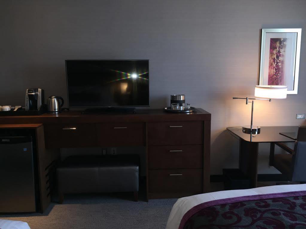 Hotel Parkwest Bicycle Casino Bell Gardens Esterno foto